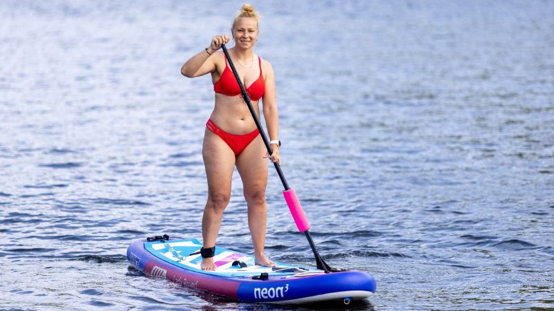 nafukovací paddleboard neon 3 lady round slecna na vode